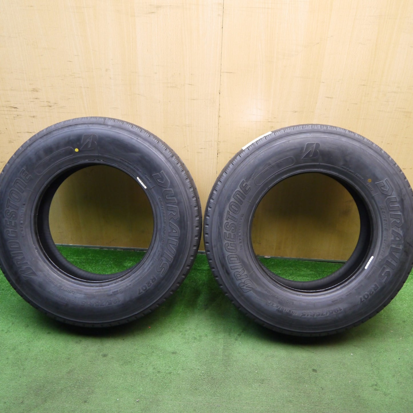 未使用！25年！2本★トラック バス タイヤ 195/75R15 109/107N ブリヂストン デュラビス R207 DURAVIS 15インチ★5081812Hノタ