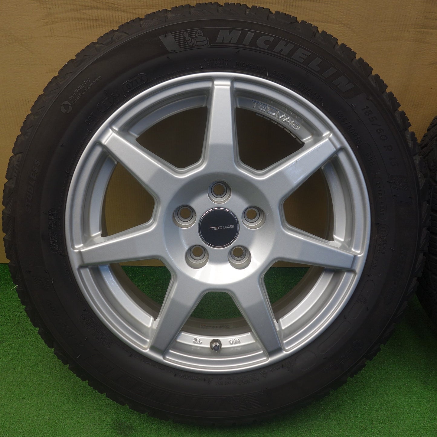 バリ溝！キレイ！8.5分★ワーゲン 等 TECMAG Type 207R 185/60R15 スタッドレス ミシュラン X-ICE SNOW テクマグ タイプ 207R 15インチ PCD100/5H★6040603KTス