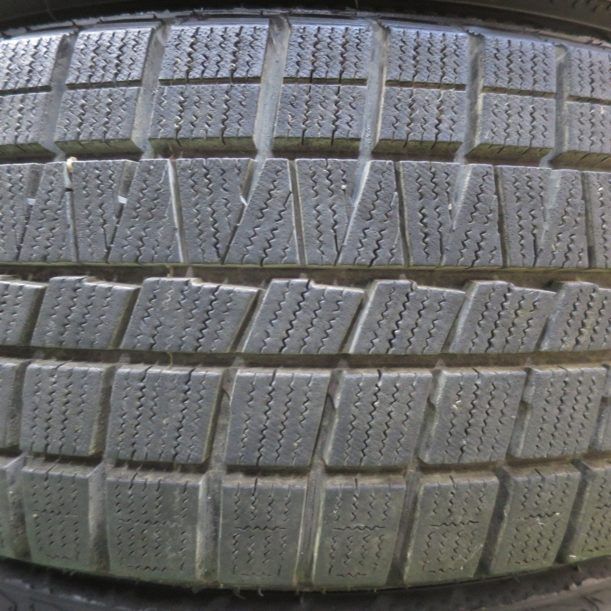 バリ溝！9.5分以上★スタッドレス 205/60R16 ナンカン CORSAFA AXEL Three アクセル 16インチ PCD114.3/5H★5011107イス