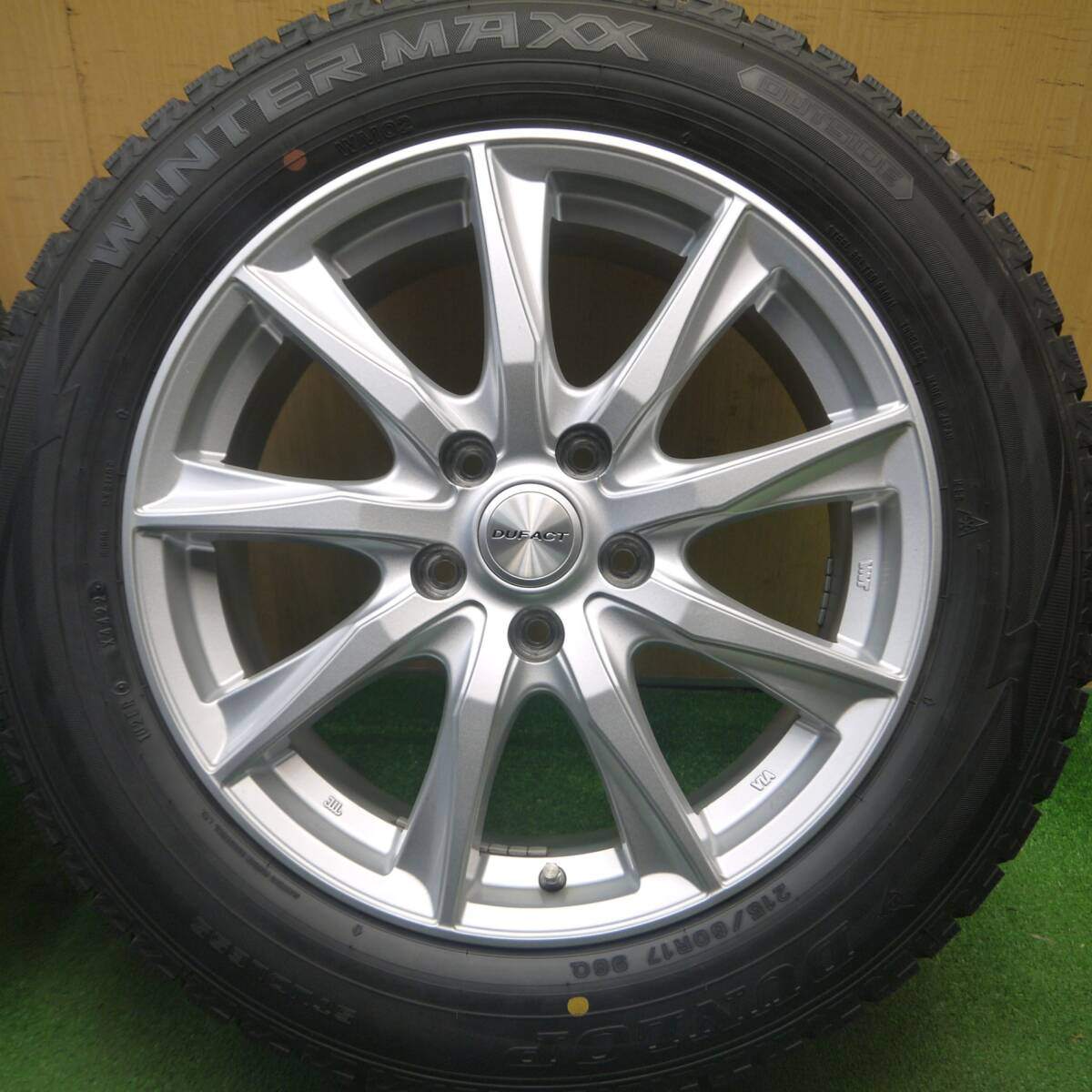 バリ溝！22年！キレイ！9.5分★スタッドレス 215/60R17 ダンロップ ウインターマックス WM02 DUFACT デュファクト 17インチ PCD114.3/5H★5020516Hス