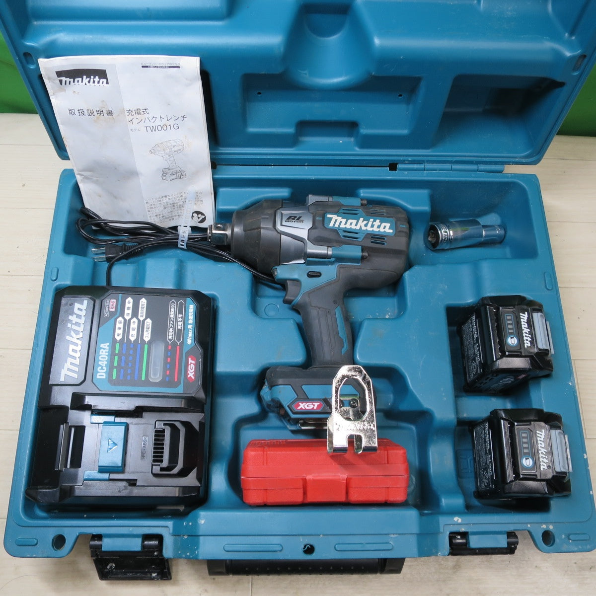 [送料無料] バッテリー2個！付属品付き！キレイ☆マキタ 充電式 インパクトレンチ TW001G RDX 電動 工具 コードレス BL4025 充電器 DC40RA makita☆