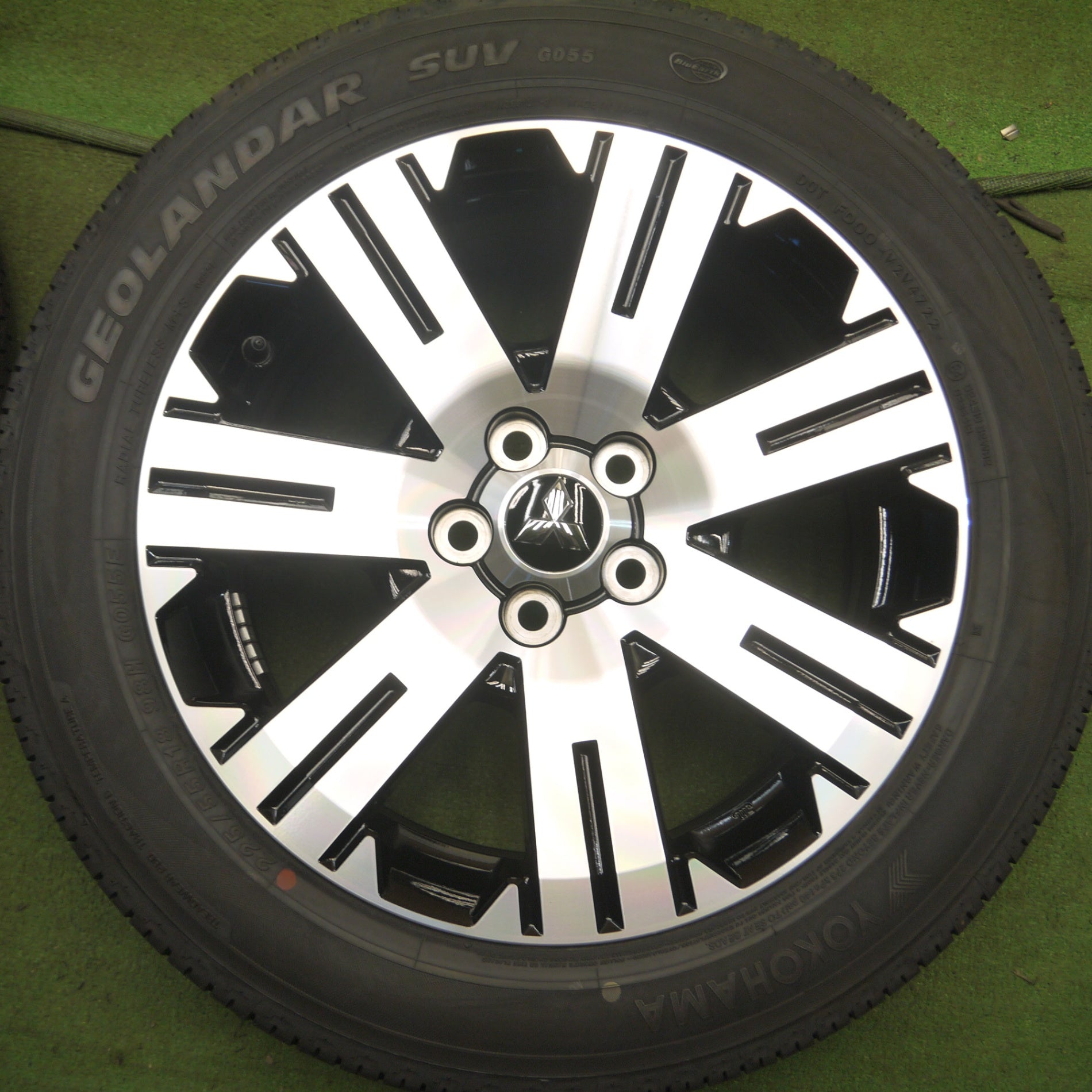 デリカD5 新車外し美品】 ヨコハマ ジオランダーSUV G055 225 55 18