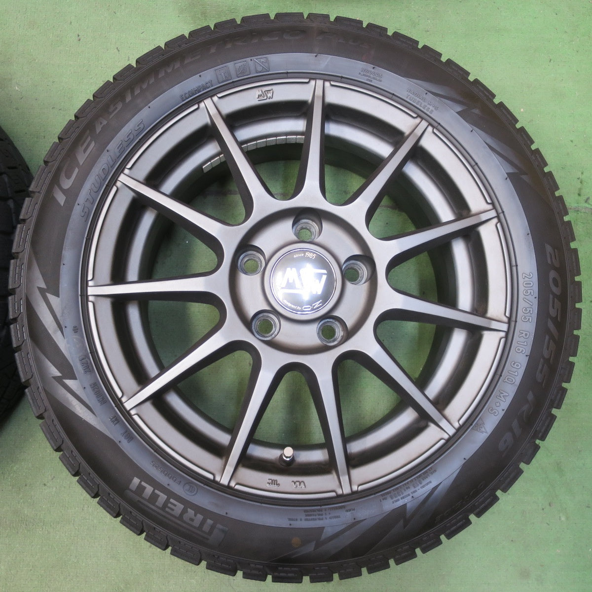 バリ溝！キレイ！9分◎BMW 等 MSW 85 O・Z 205/55R16 スタッドレス ピレリ アイスアシンメトリコ プラス 16インチ PCD120/5H◎6062705イス