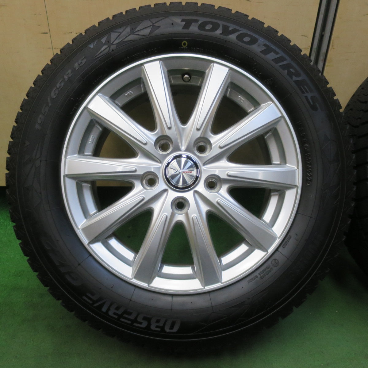 バリ溝！22年！キレイ！ほぼ10分★スタッドレス 195/65R15 トーヨー オブザーブ GIZ2 JOKER ジョーカー 15インチ PCD114.3/5H★5080602イス