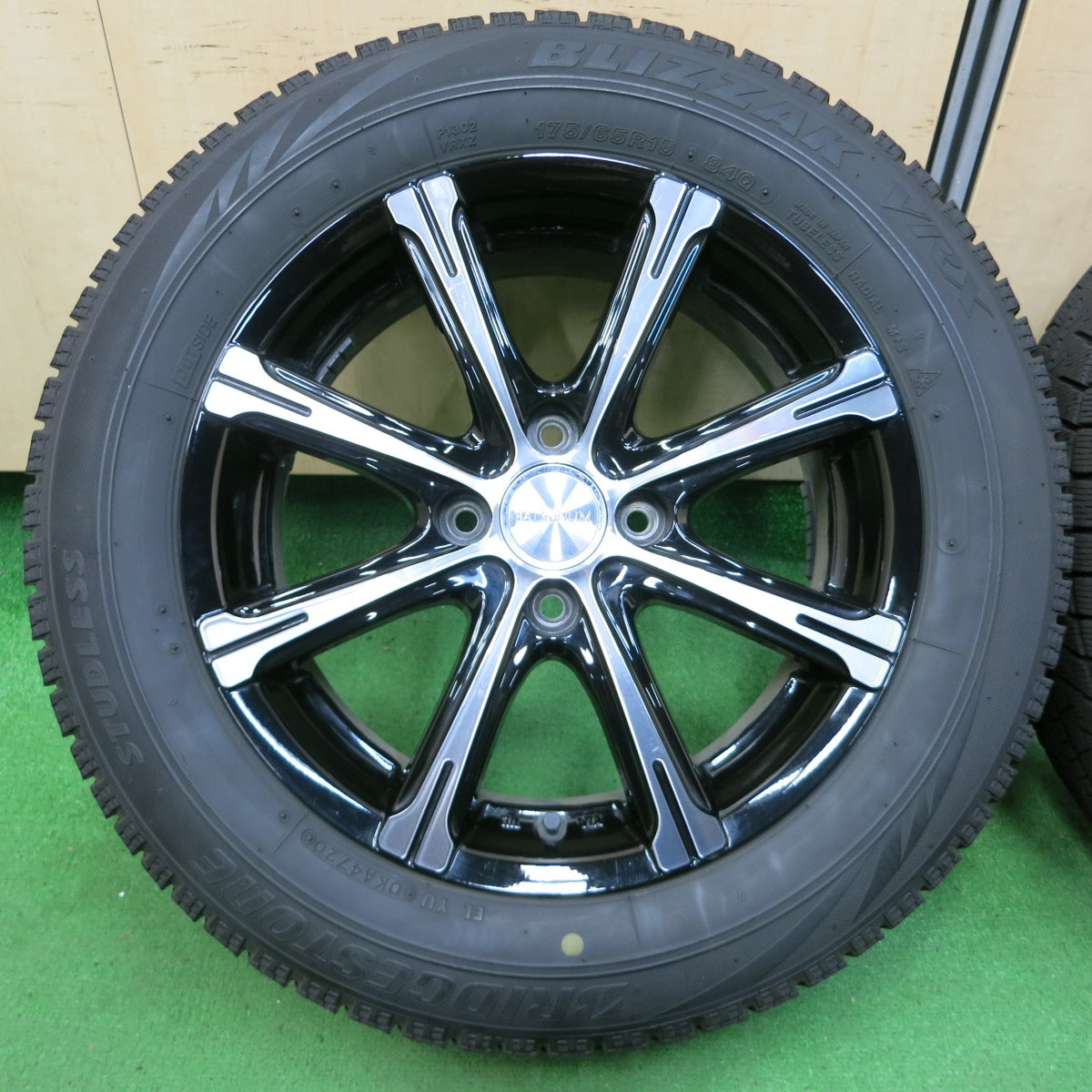 *送料無料* バリ溝！20年！キレイ！8.5分★スタッドレス 175/65R15 ブリヂストン ブリザック VRX BALMINUM バルミナ 15インチ PCD100/4H★4053105イス