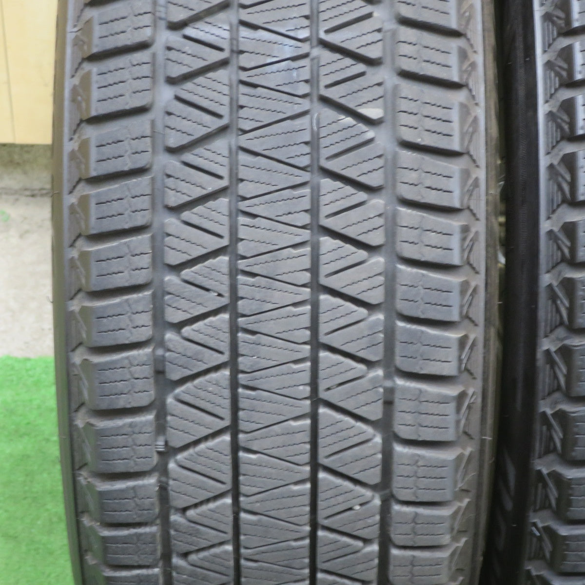 バリ溝！キレイ！9.5分★スタッドレス 225/60R18 ブリヂストン ブリザック DM-V3 ECO FORME SE-18 エコフォルム 18インチ PCD114.3/5H★6041403TTス