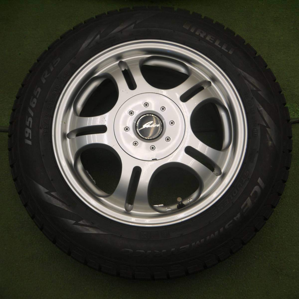 バリ溝！9.5分以上★スタッドレス 195/65R15 ピレリ アイスアシンメトリコ JOKER PCD114.3/4H 5H マルチ★4021003ナス