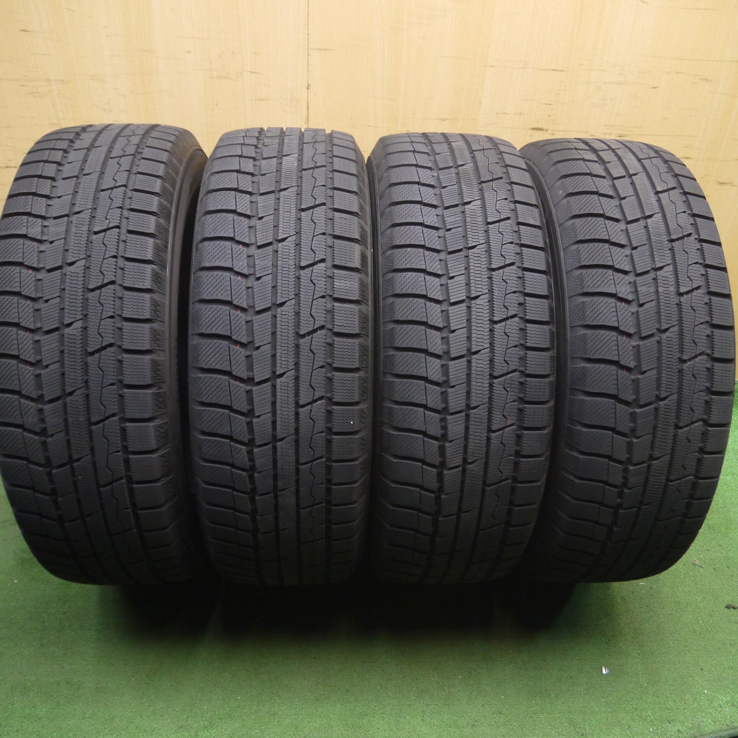 *送料無料* 超バリ溝！23年！9.5分以上★スタッドレス 235/60R18 トーヨー ウインター トランパス TX SPORT KRONE 18インチ PCD114.3/5H★4032512Hス