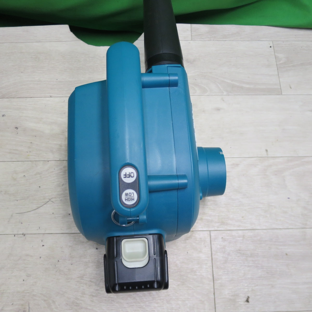 [送料無料] キレイ☆マキタ 充電式 小型 集じん機 14.4V VC340D 社外バッテリー 付き 電動 工具☆