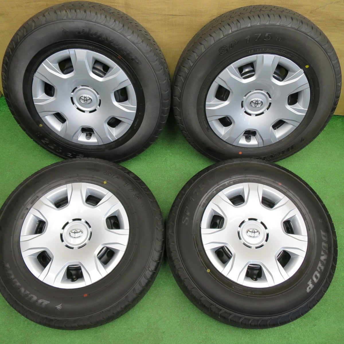 新車外し！23年★トヨタ 200系 ハイエース 純正 スチール 195/80R15 107/105N ダンロップ SP175N 15インチ PCD139.7/6H★6031101NKノ