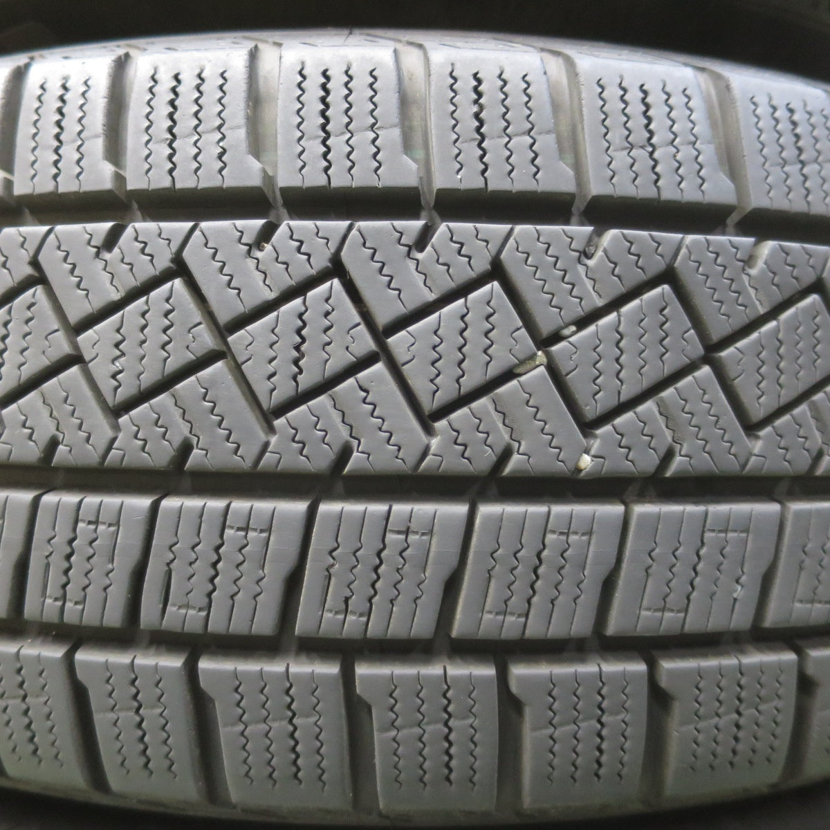 キレイ！22年★シエンタ 等 185/65R15 スタッドレス ピレリ アイスゼロ アシンメトリコ X BLOOD DIESEL クロス ブラッド ディーゼル 15インチ PCD100/5H★6042902イス