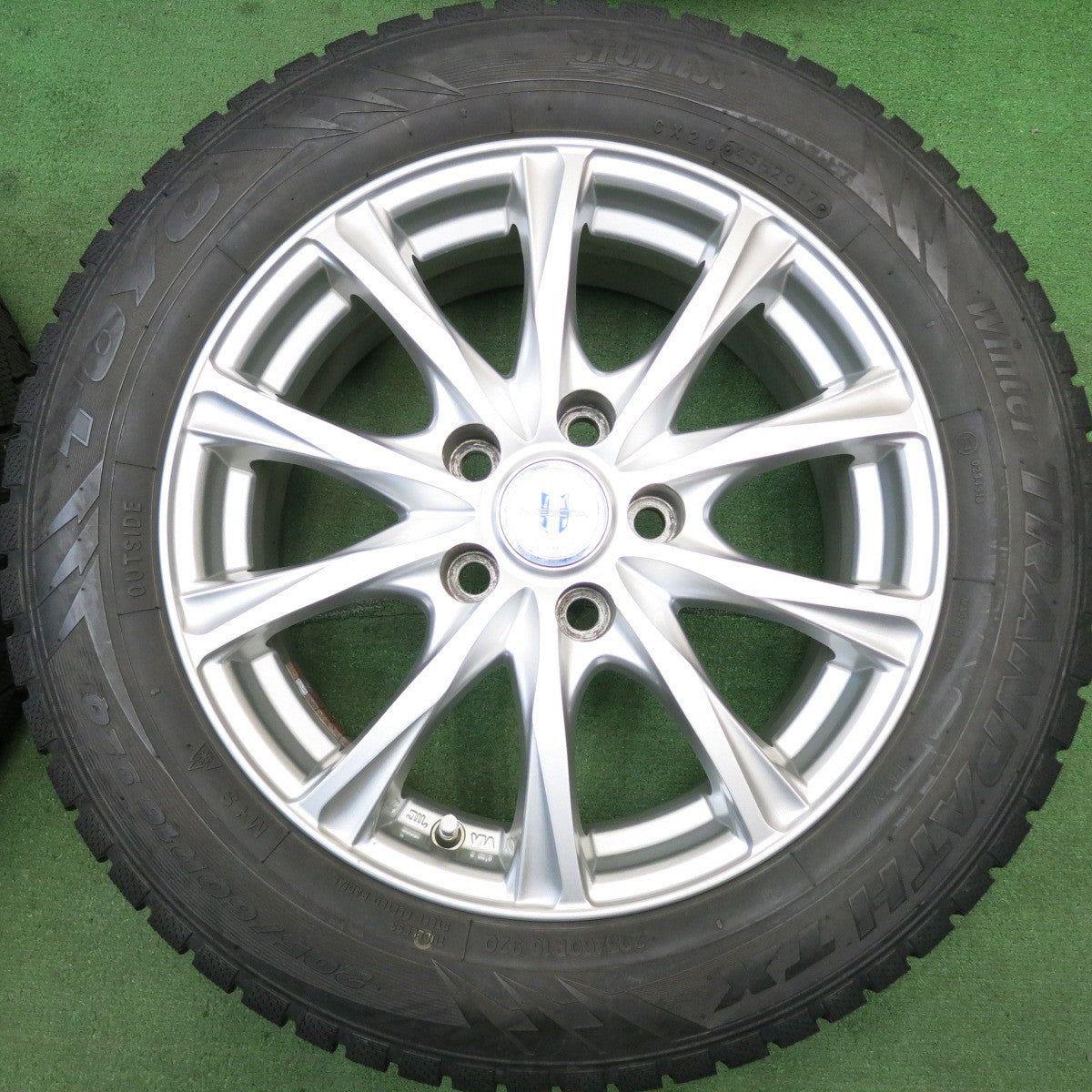 バリ溝！9.5分★スタッドレス 205/60R16 トーヨー ウインター トランパス TX NEXTA ネクスタ 16インチ PCD114.3/5H★5053108HAス