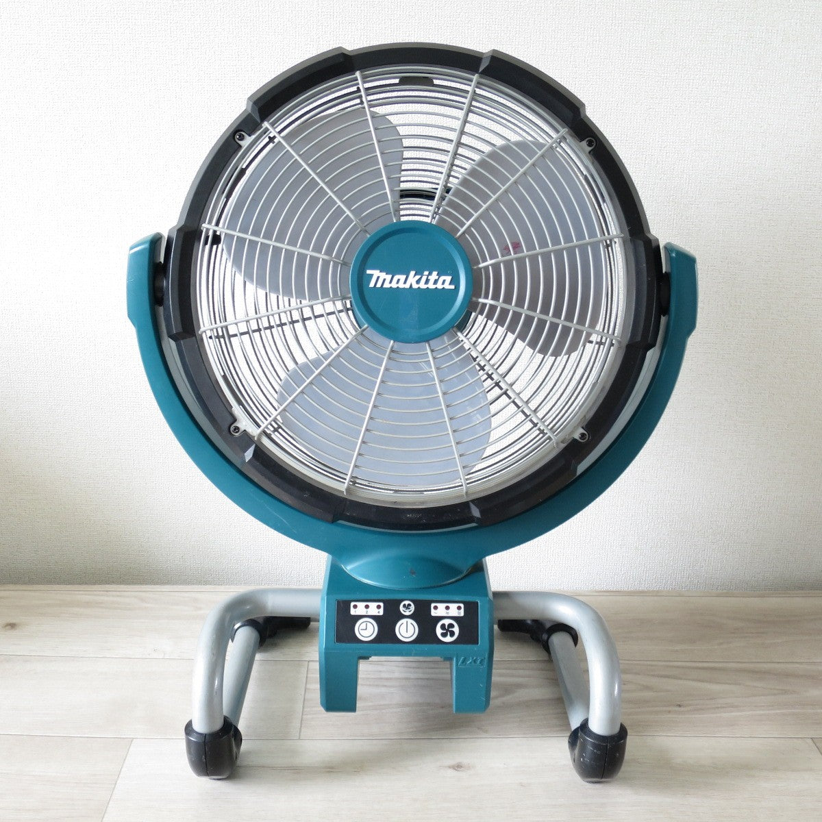 [送料無料] ◇マキタ 充電式 産業扇 CF300D ACアダプター 付き makita 扇風機 ファン◇