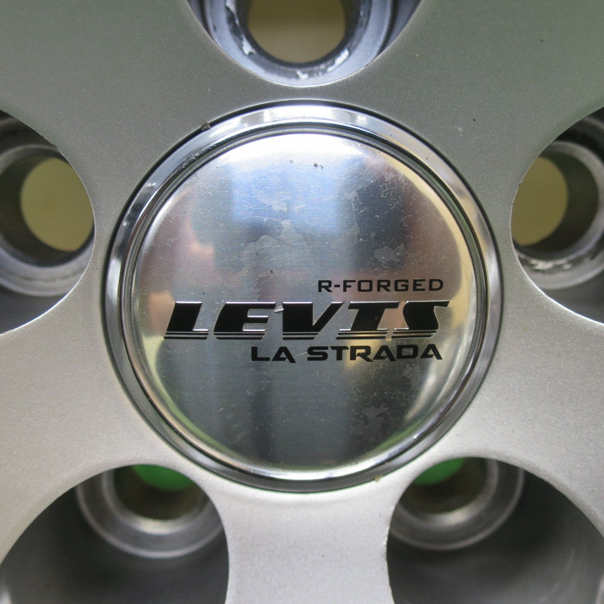 バリ溝！21年！9.5分★プリウス 等 215/45R17 スタッドレス ブリヂストン ブリザック VRX3 R-FORGED LEVIS LASTRADA レヴィス ラ・ストラーダ PCD100/5H★5070607イス
