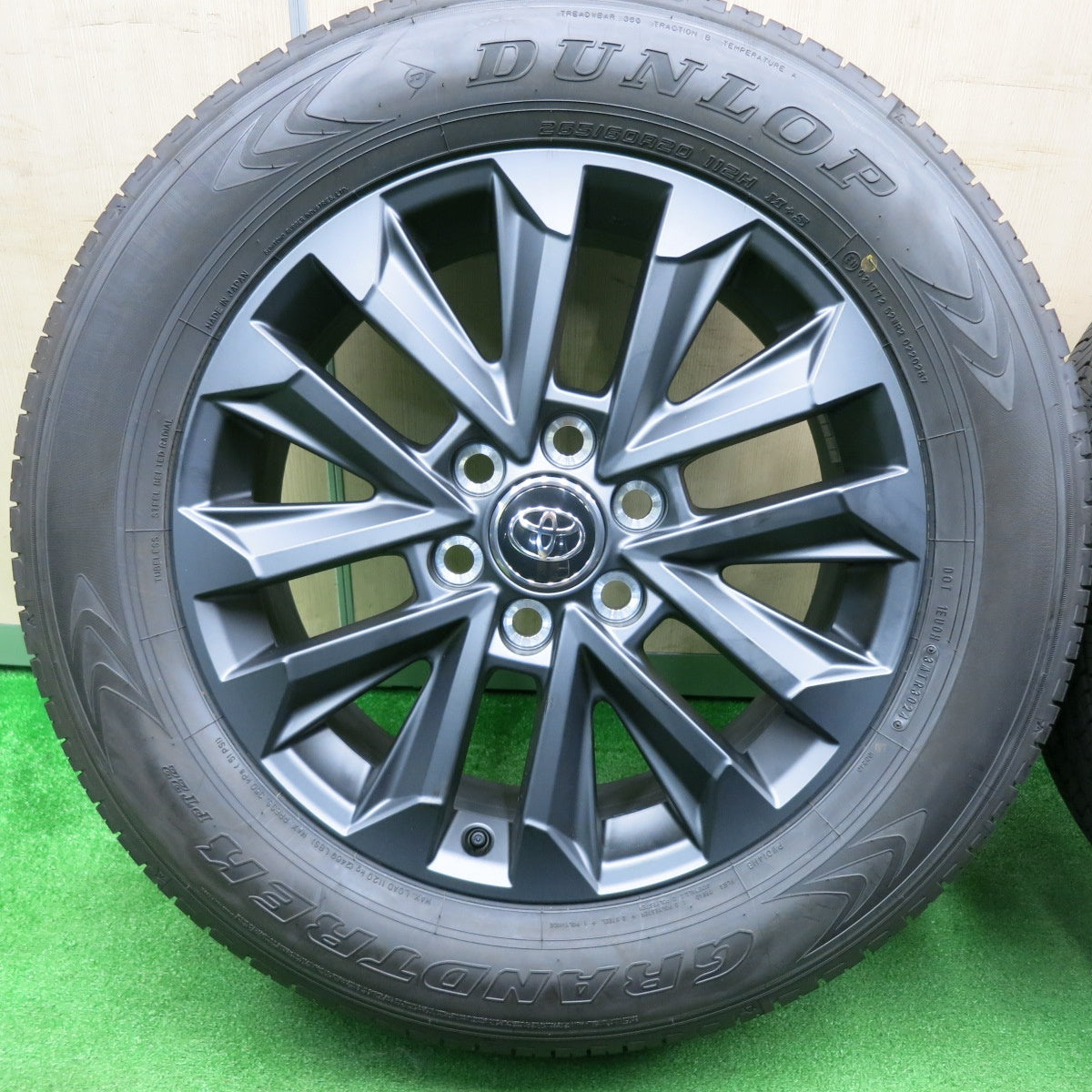 [送料無料] 新車外し！24年★トヨタ ランクル 250 ZX 純正 265/60R20 ダンロップ グラントレック PT22 20インチ PCD139.7/6H★4120614TNノ