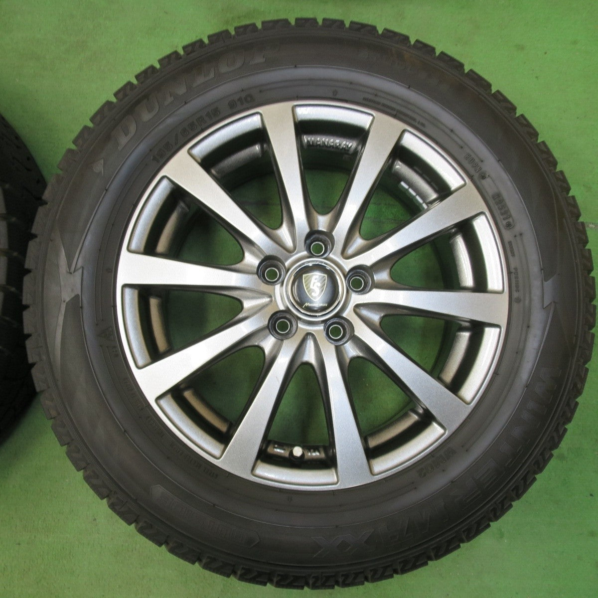 バリ溝！21年！キレイ！9.5分★プリウス 等 195/65R15 スタッドレス ダンロップ ウインターマックス WM02 MANARAY SPORT マナレイスポーツ 15インチ PCD100/5H★5032105イス