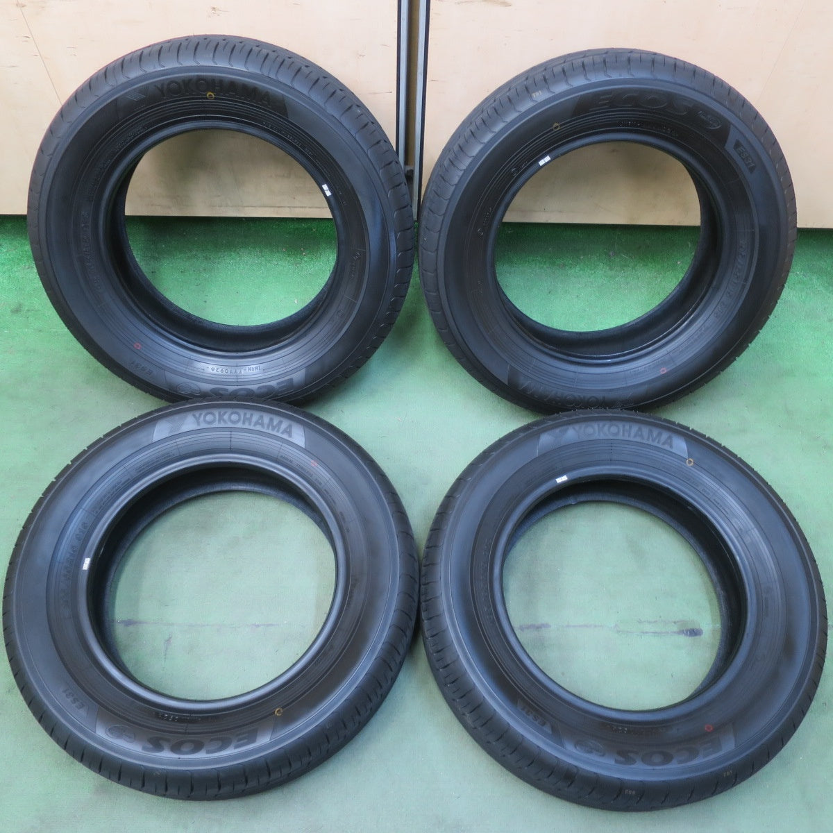 新車外し！26年★195/65R15 ヨコハマ エコス ES31 タイヤ 15インチ ノア ヴォクシー アイシス ステップワゴン 等★6072304イノタ