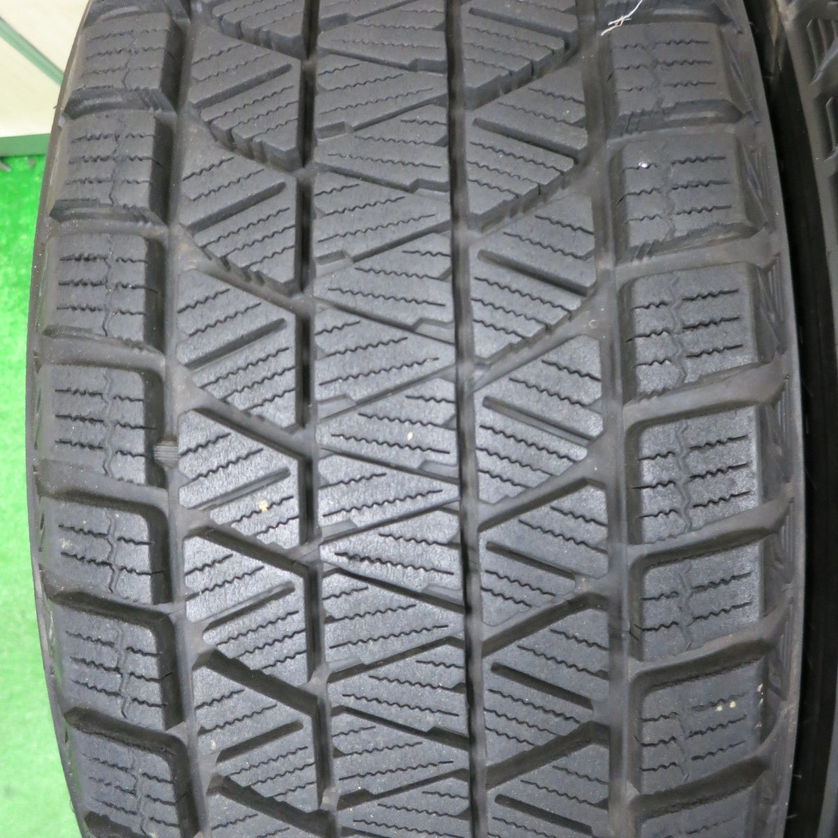 [送料無料] バリ溝！21年！キレイ！9.5分★三菱 アウトランダー 純正 225/55R18 スタッドレス ブリヂストン ブリザック DM-V3 18インチ PCD114.3/5H★4110907NJス