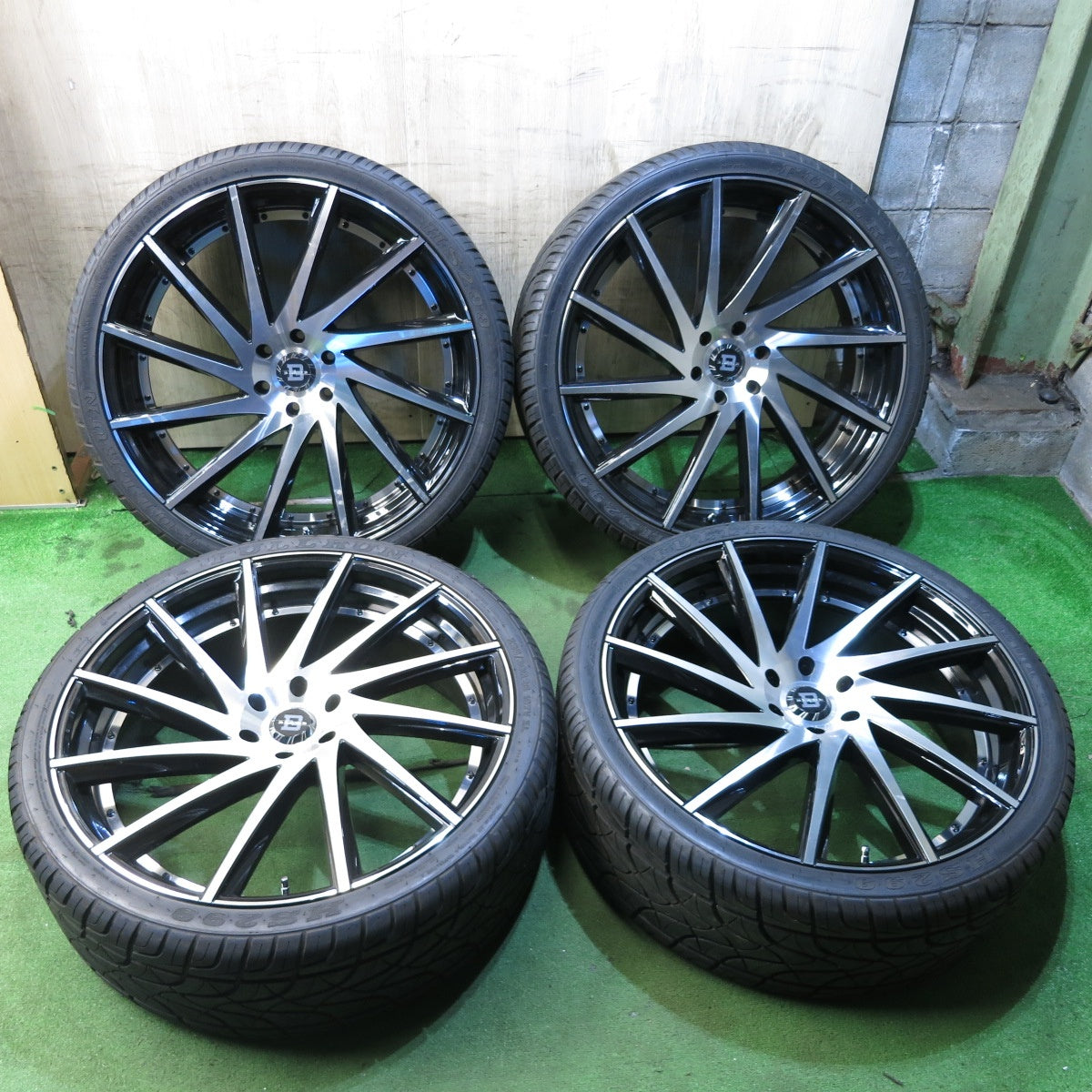 *送料無料* バリ溝！21年！ほぼ10分★BLADE ブレイド 295/30R26 フルラン HS299 PCD139.7/6H キャデラック エスカレード 等★4021602クノ