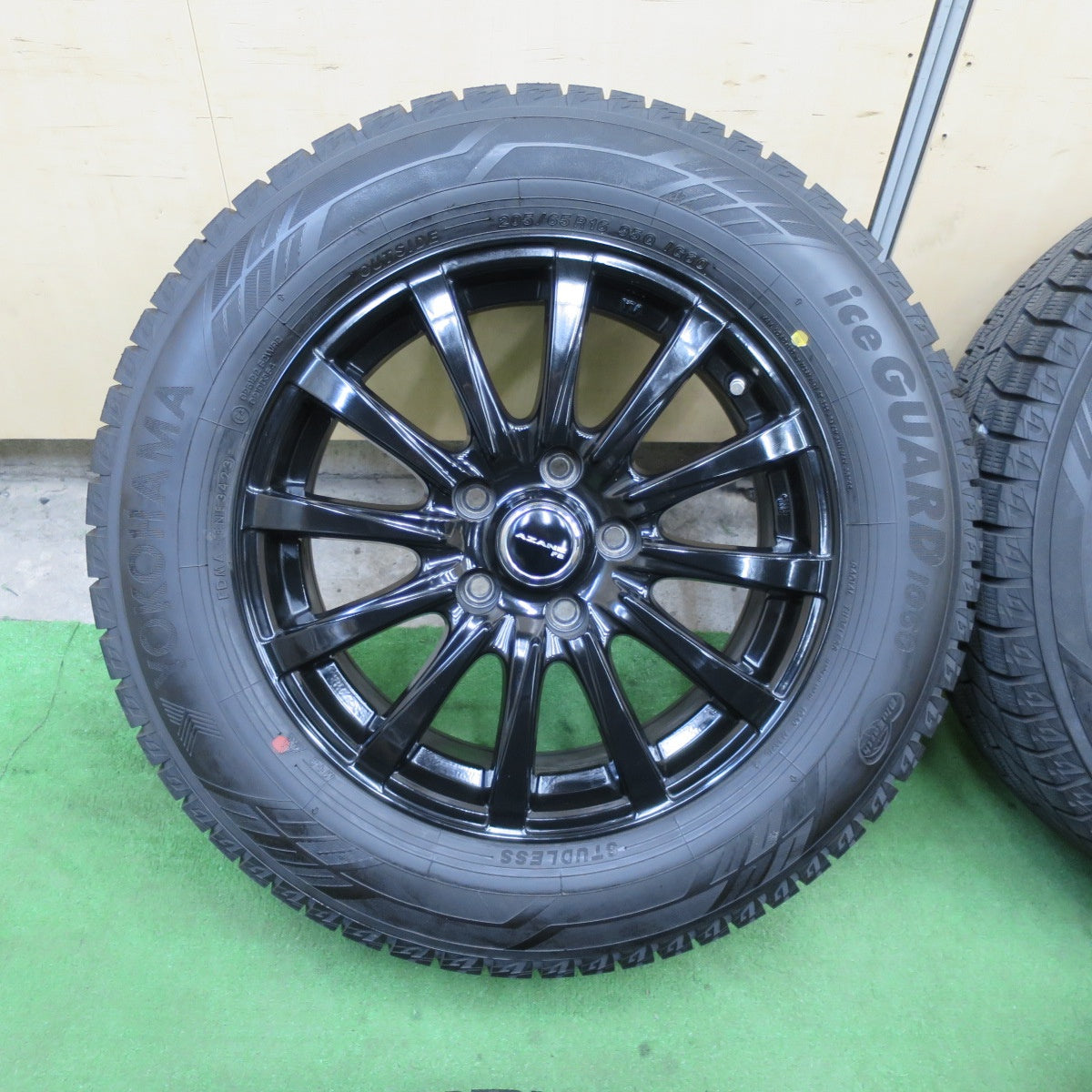 バリ溝！23年！キレイ！9.5分★スタッドレス 205/65R16 ヨコハマ アイスガード iG60 AZANE FB 社外 アルミ 16インチ PCD114.3/5H★6022701TTス