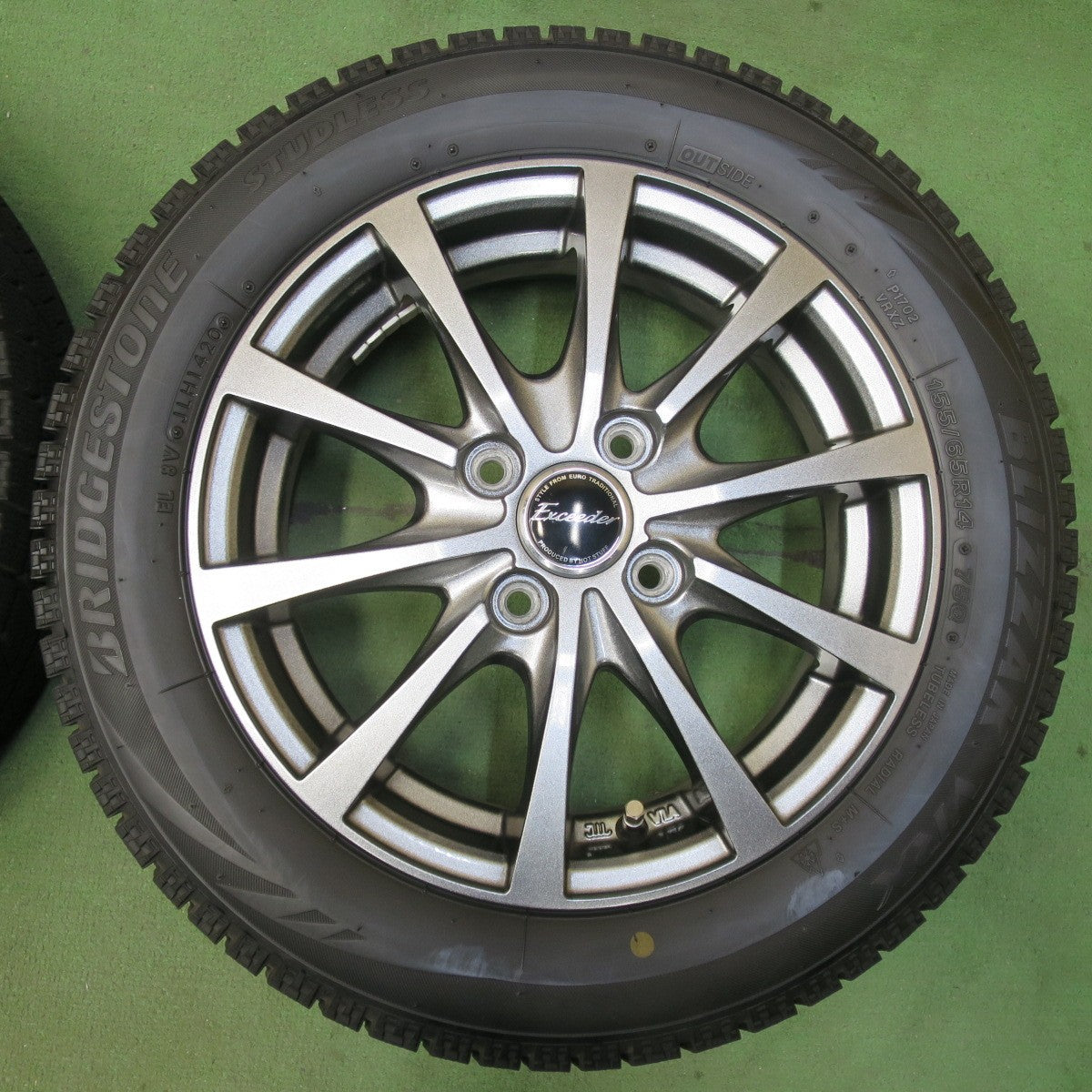 バリ溝！キレイ！8.5分★スタッドレス 155/65R14 ブリヂストン ブリザック VRX Exceeder エクシーダー 14インチ PCD100/4H★5111803イス