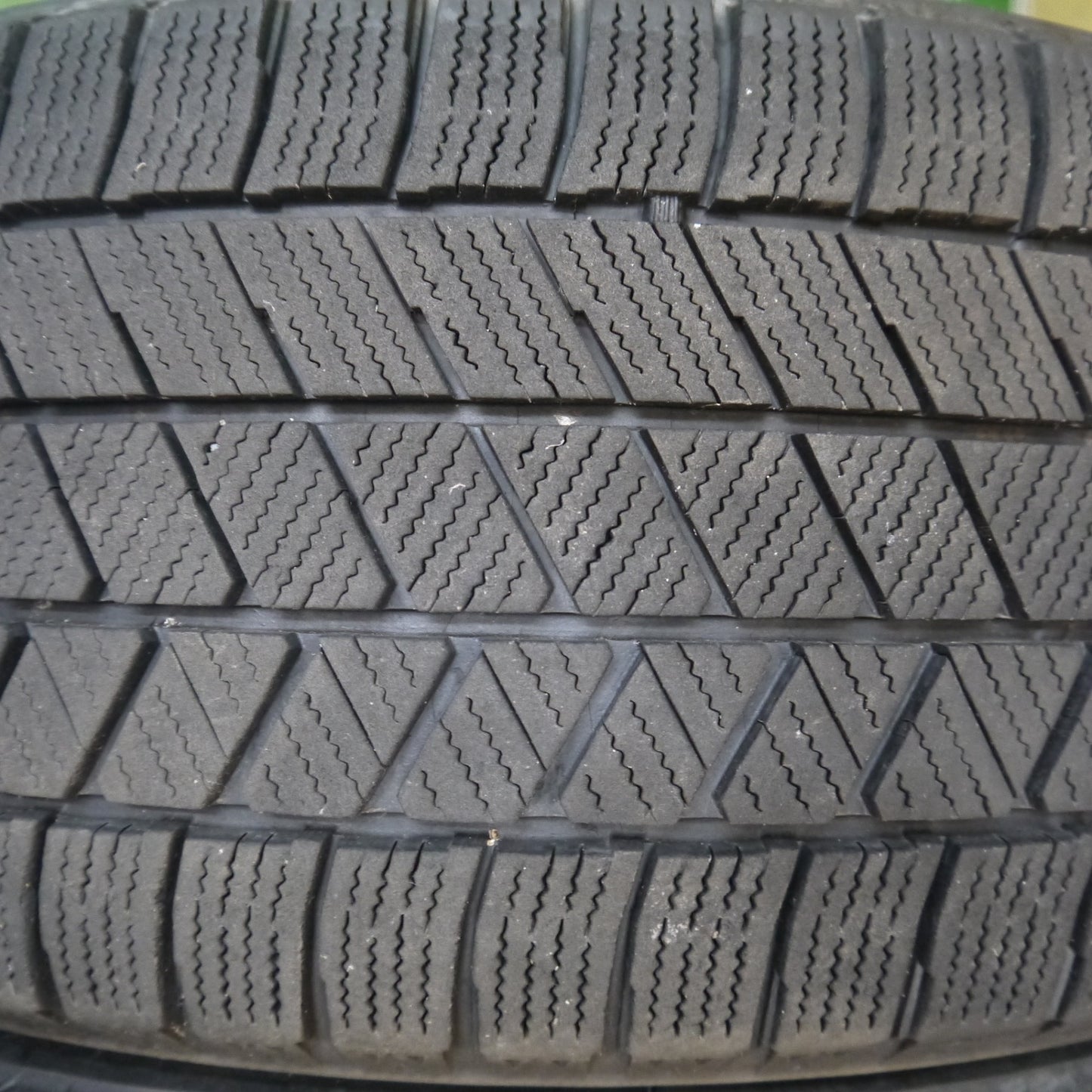 バリ溝！21年！9.5分★スタッドレス 215/40R18 ブリヂストン ブリザック VRX3 Stich LEGZAS M110 シュティッヒ レグザス 18インチ PCD114.3/5H★5100602Hス