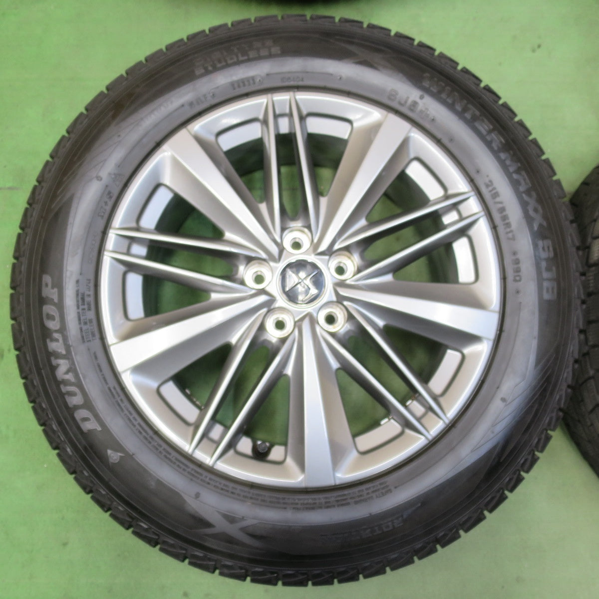 希少！バリ溝！23年！キレイ！9.5分★DS オートモビル DS4 純正 215/65R17 スタッドレス ダンロップ ウインターマックス SJ8+ 17インチ PCD108/5H★5120202イス
