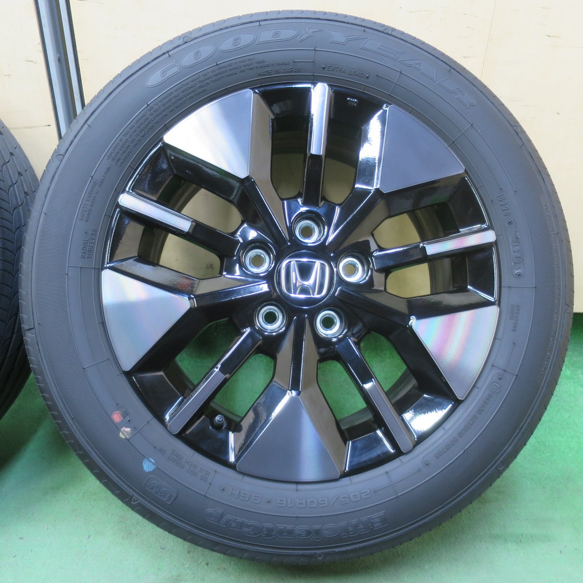 バリ溝！25年！美品！9.5分以上★ホンダ RP ステップワゴン スパーダ 純正 205/60R16 グッドイヤー EfficientGrip 16インチ PCD114.3/5H★6022310イノ