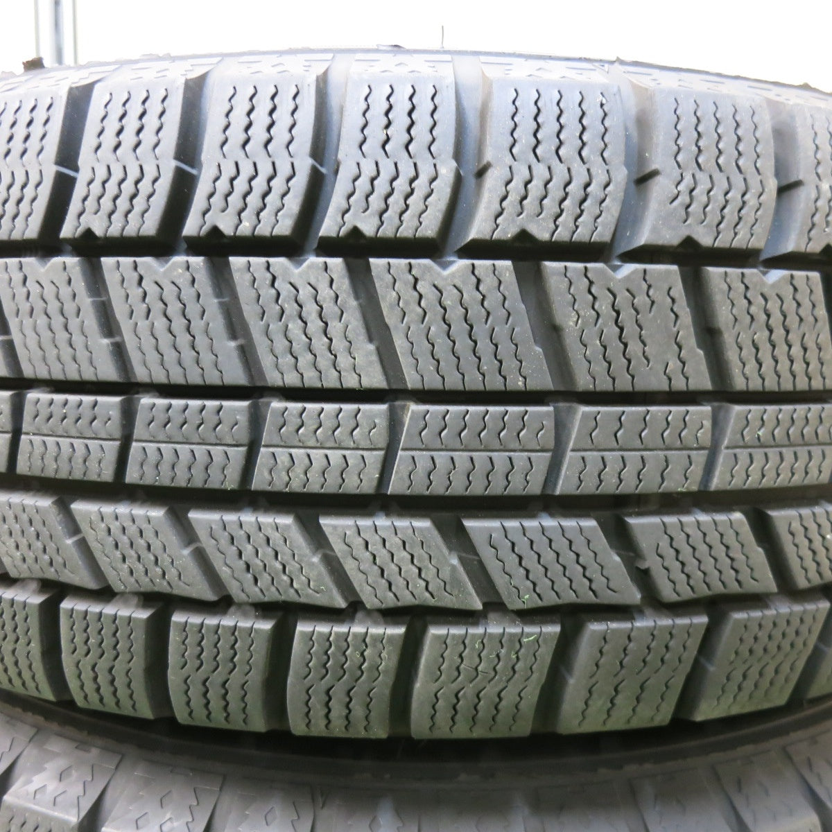 バリ溝 195/65R15 ヨコハマ スタッドレスタイヤ 4本 北海道札幌