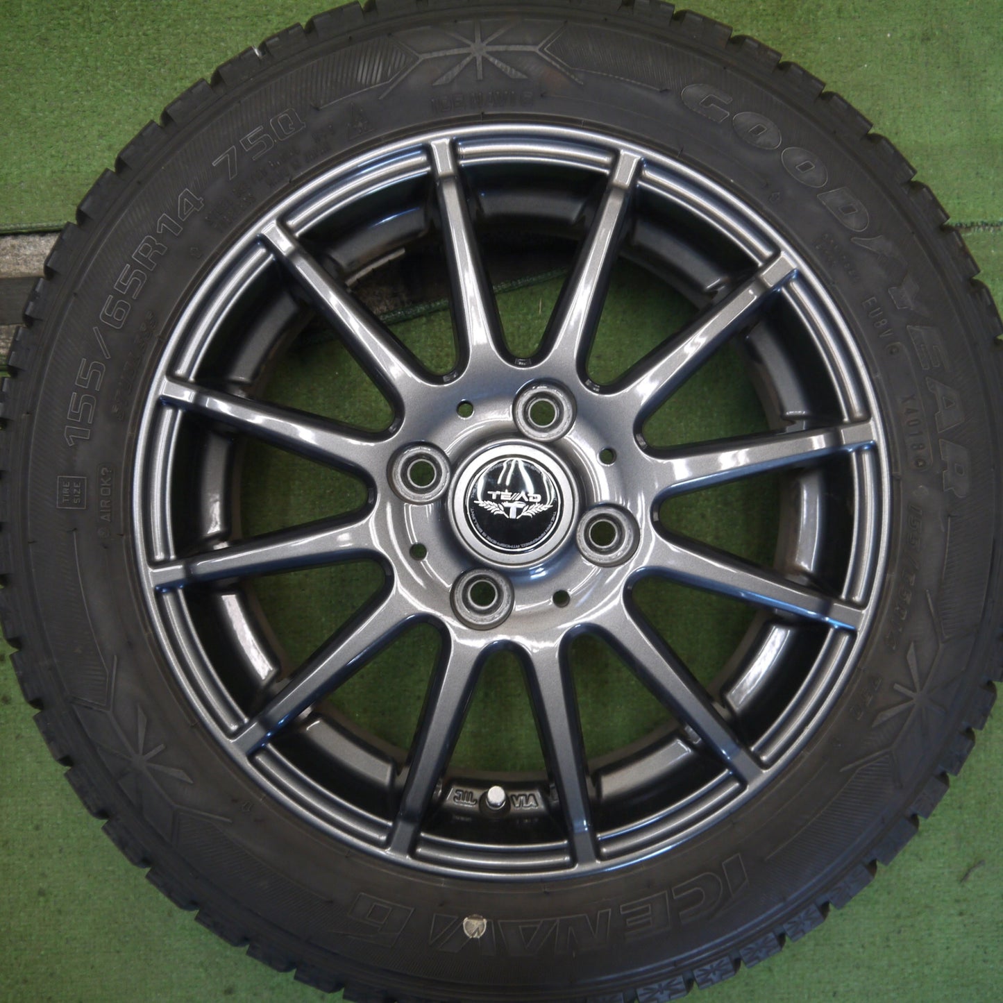 バリ溝！キレイ！9.5分以上◎スタッドレス 155/65R14 グッドイヤー アイスナビ6 TEAD テッド 14インチ PCD100/4H◎6082606Hス