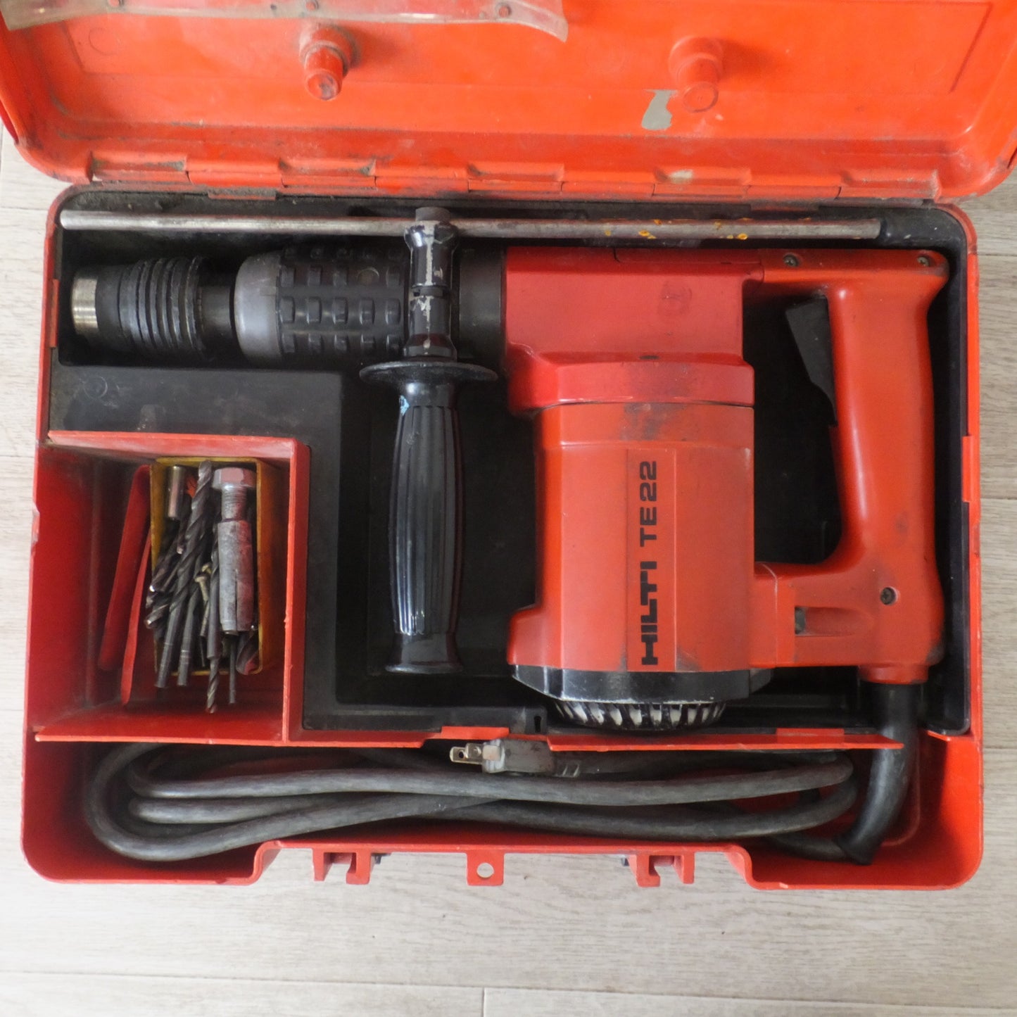 ★ヒルティ HILTI ロータリーハンマードリル TE22　100V～ 50-60Hz 5.6A 520W★ [送料無料]