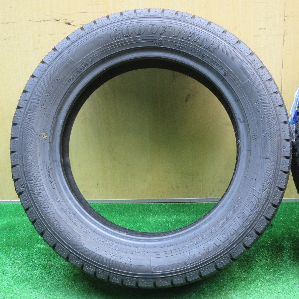 未使用！23年★スタッドレス 185/60R15 グッドイヤー アイスナビ7 タイヤ 15インチ アクア ヤリス ヴィッツ フィールダー スイフト フィット 等★5110513NJスタ