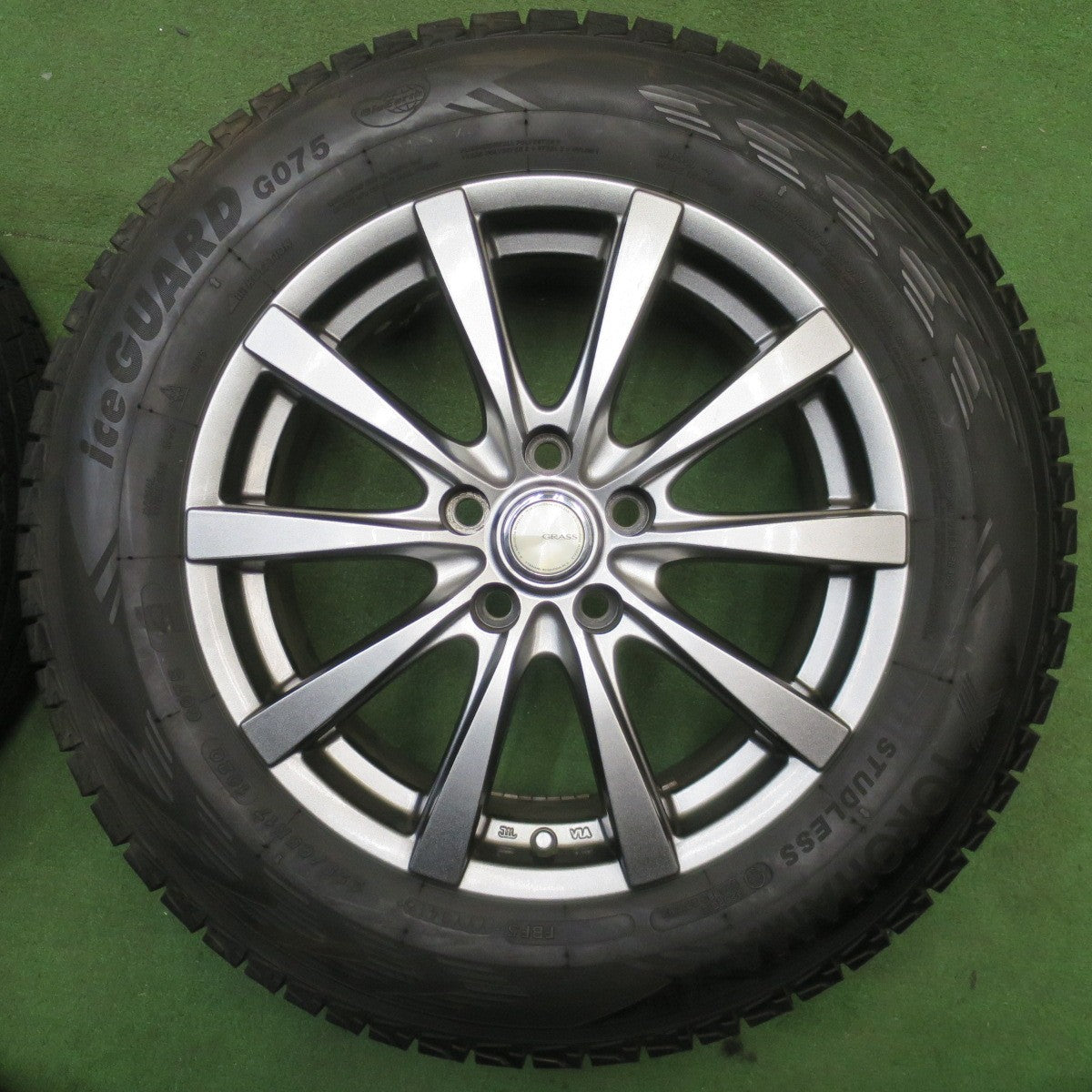 バリ溝！キレイ！9.5分★スタッドレス 225/65R17 ヨコハマ アイスガード G075 GRASS グラス 17インチ PCD114.3/5H★6031801NJス