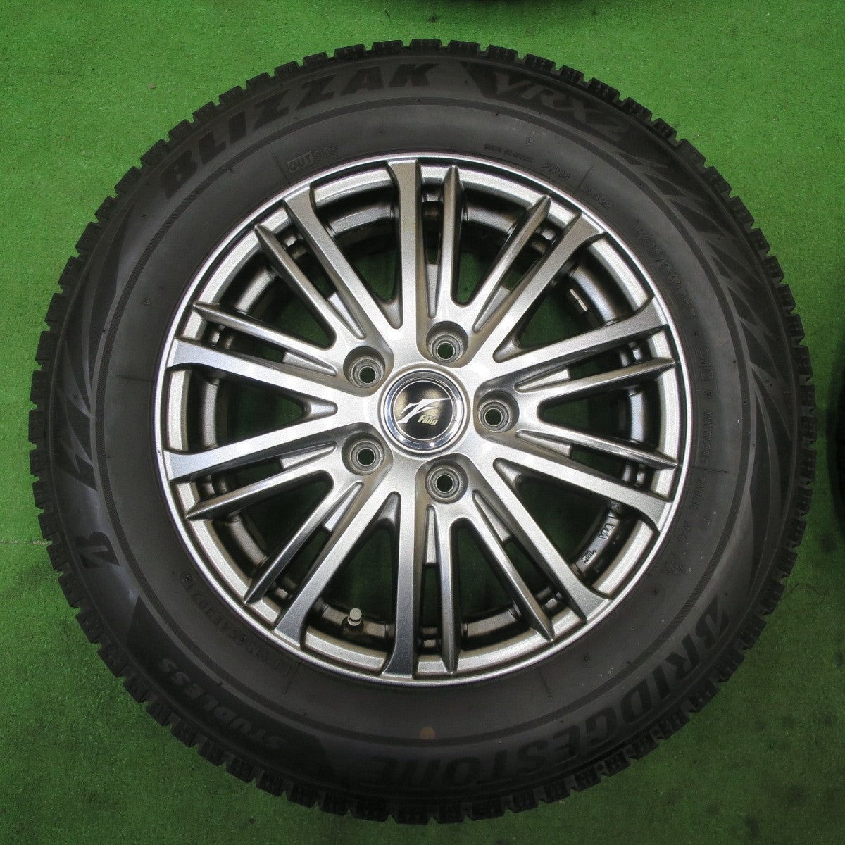 バリ溝！23年！キレイ！9.5分★スタッドレス 195/65R15 ブリヂストン ブリザック VRX2 Fang ファング 15インチ PCD114.3/5H★5070101TTス