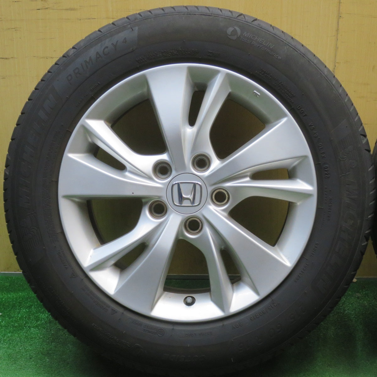 4本価格！22年★ホンダ RU ヴェゼル 純正 215/60R16 ミシュラン プライマシー4 16インチ PCD114.3/5H★6051304NJノ