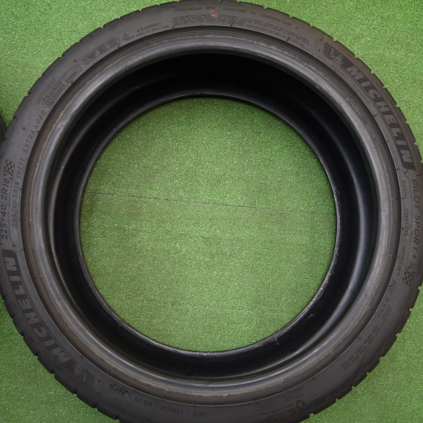 バリ溝！25年！9.5分★225/40R18 ミシュラン パイロットスポーツ4 S タイヤ 18インチ GRヤリス カローラスポーツ GR86 BRZ インプレッサ 等★5112508Hノタ