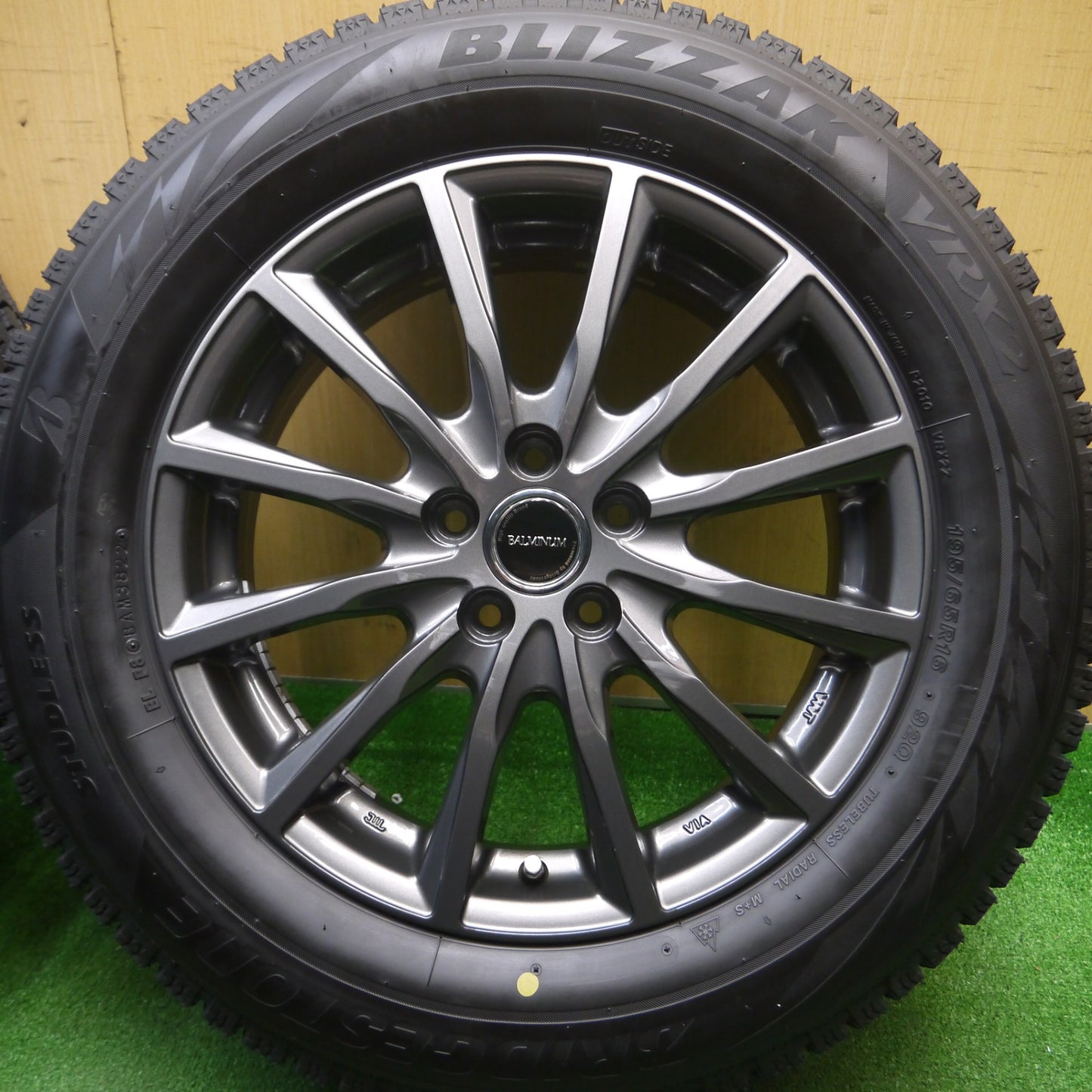 [送料無料] 超バリ溝！22年！キレイ！ほぼ10分★ウィッシュ プリウス 等 195/65R16 スタッドレス ブリヂストン ブリザック VRX2 BALMINUM バルミナ 16インチ PCD100/5H★4122312Hス