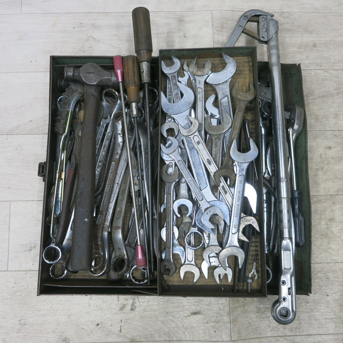 [送料無料] 大量まとめ売り◆KTC TOYOTA TOOL 等 スパナ コンビネーションレンチ めがねレンチ ソケット エクステンション ラチェット プライヤー ペンチ ドライバー ハンマー 等 工具◆