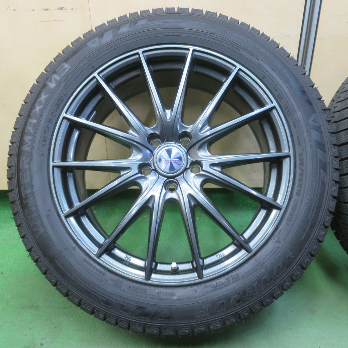 バリ溝！23年！キレイ！9.5分★スタッドレス 225/55R19 ダンロップ ウインターマックス 03 VELVA SPORTZ ヴェルヴァ 19インチ PCD114.3/5H★6040607イス