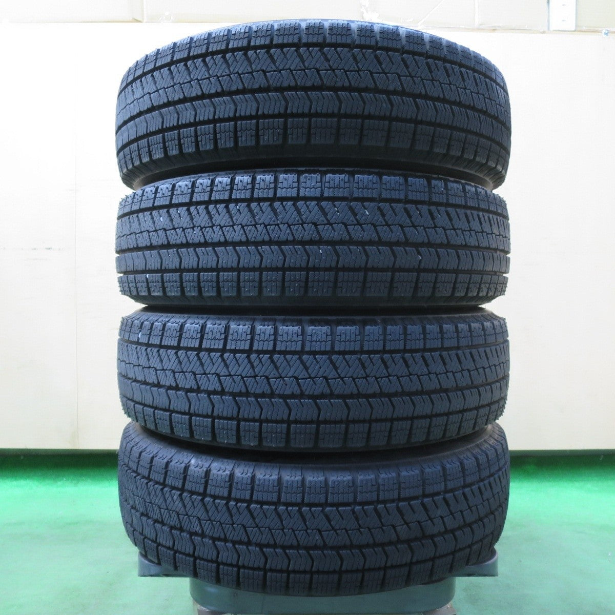 バリ溝！23年！キレイ！ほぼ10分★スタッドレス 155/65R14 ブリヂストン ブリザック VRX2 Linz 社外 アルミ 14インチ PCD100/4H★5013113イス