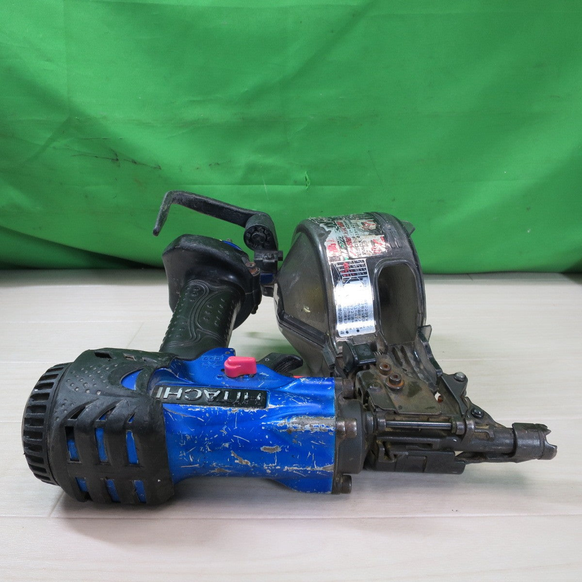 [送料無料] ☆日立工機 50mm 高圧 ロール 釘打機 NV50HMC ケース付き 釘打ち機 HITACHI エア 工具☆