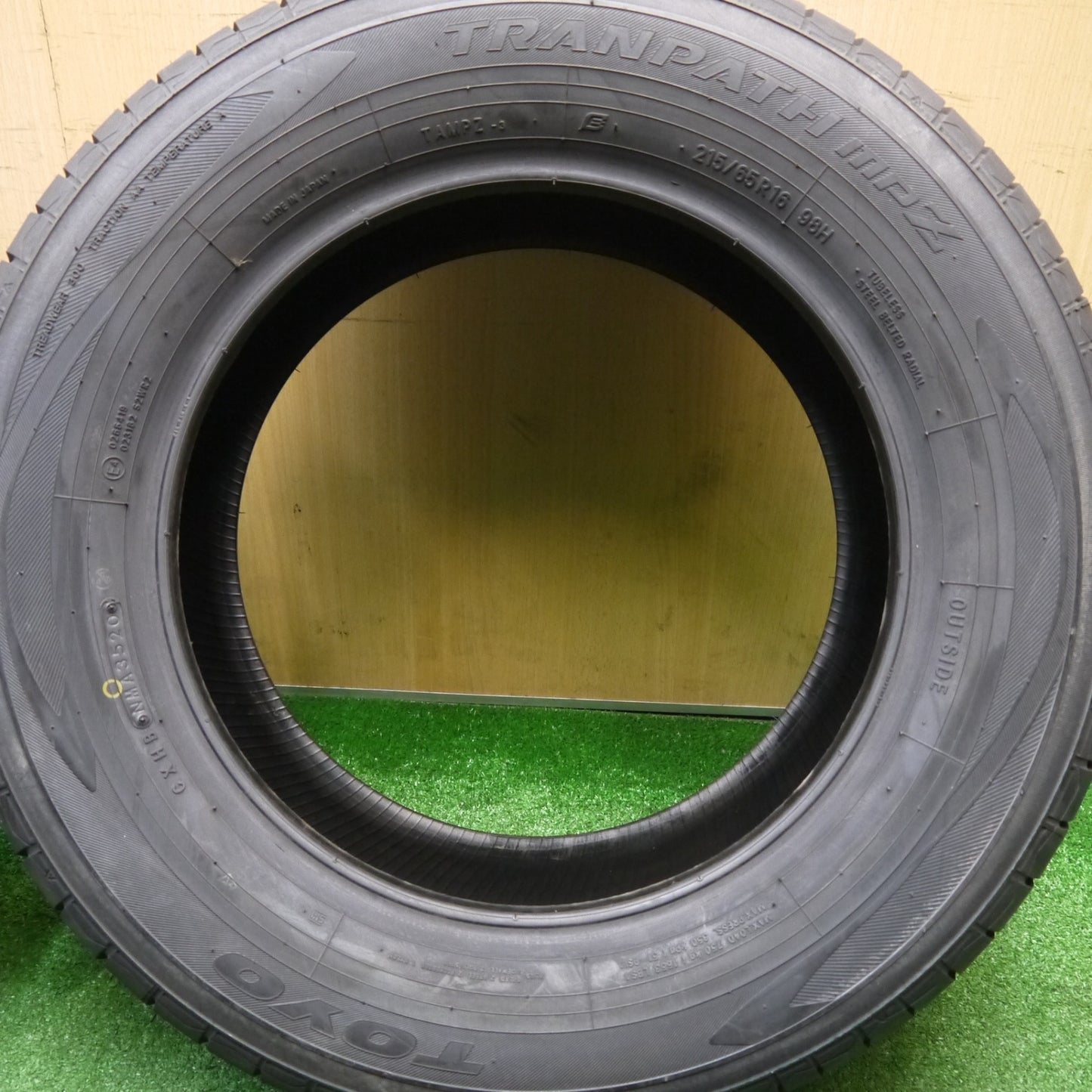 新車外し★215/65R16 トーヨー トランパス MPZ タイヤ 16インチ アルファード ヴェルファイア 等★5121507Hノタ