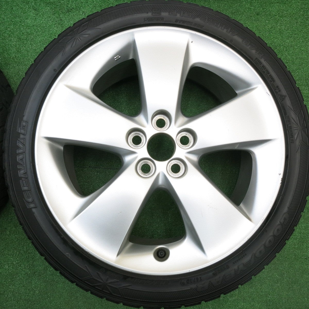 4本価格★トヨタ 30系 プリウス S ツーリング 純正 215/45R17 スタッドレス グッドイヤー アイスナビ6 17インチ PCD100/5H★5110617HAス