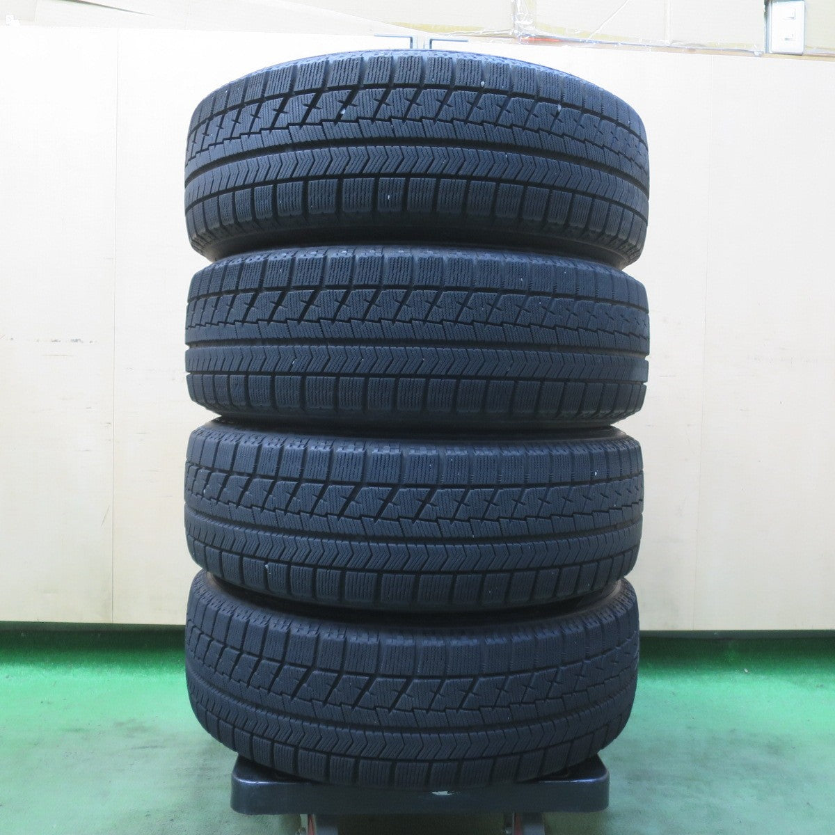 4本価格★トヨタ アイシス 純正 スチール 195/65R15 スタッドレス ブリヂストン ブリザック VRX 15インチ PCD114.3/5H★6042706イス