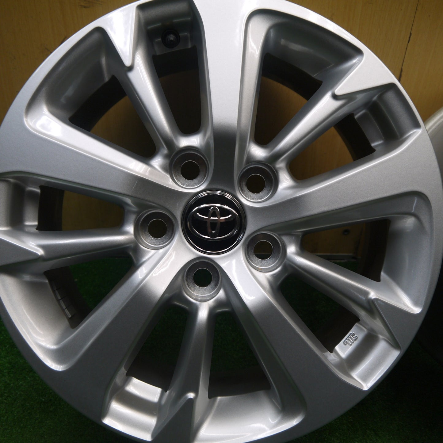 新車外し★トヨタ ヤリスクロス 純正 ホイール 16インチ 16×6.5J PCD114.3/5H★6010609Hホ