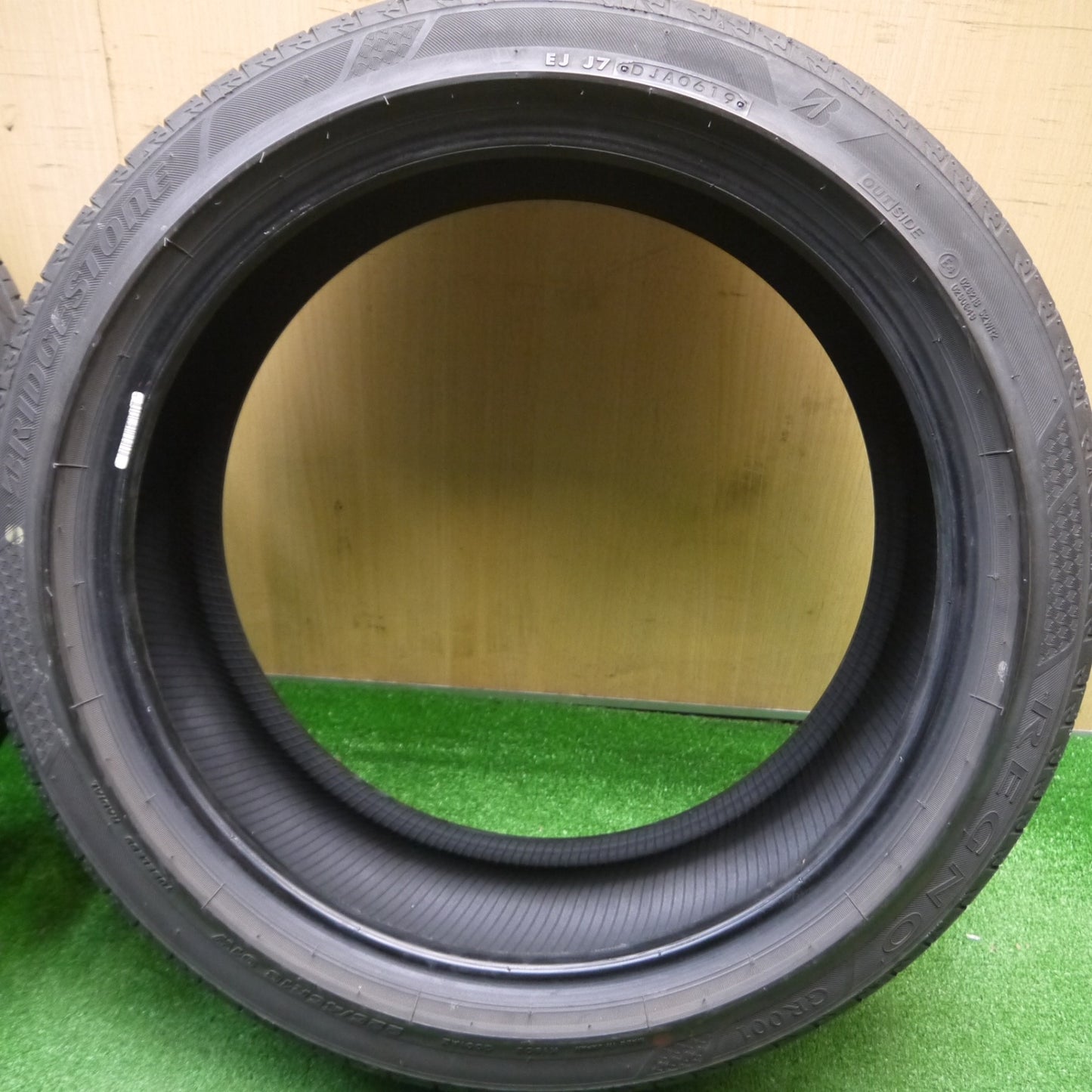 [送料無料] バリ溝！8.5分★225/45R18 ブリヂストン レグノ GR001 タイヤ 18インチ クラウン マークX オデッセイ 等★4121307Hノタ