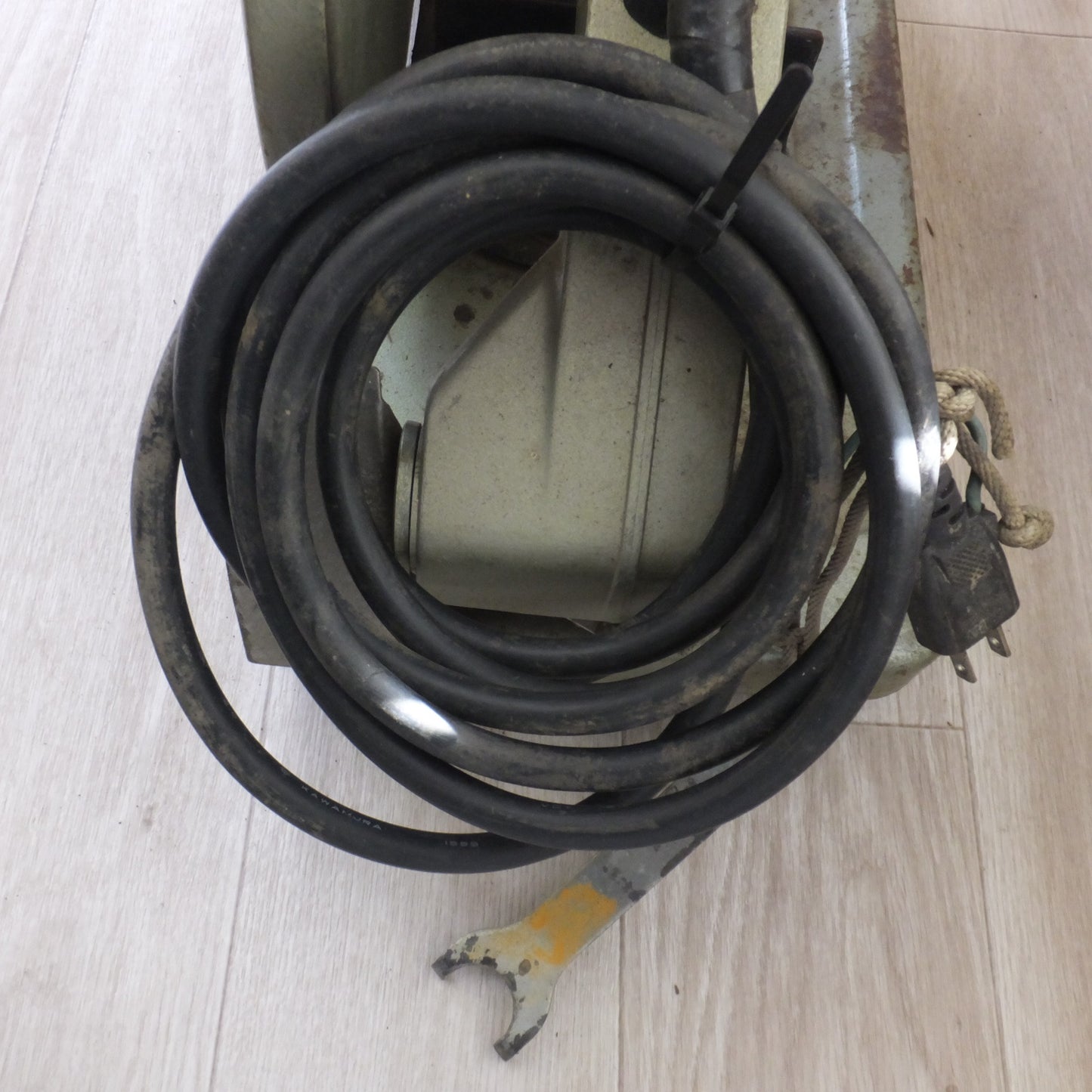 [送料無料] ★新ダイワ shindaiwa ライトカッタ 切断機 L305S-N　100V 15A 1400W 50/60Hz 3600rpm　砥石切断機★
