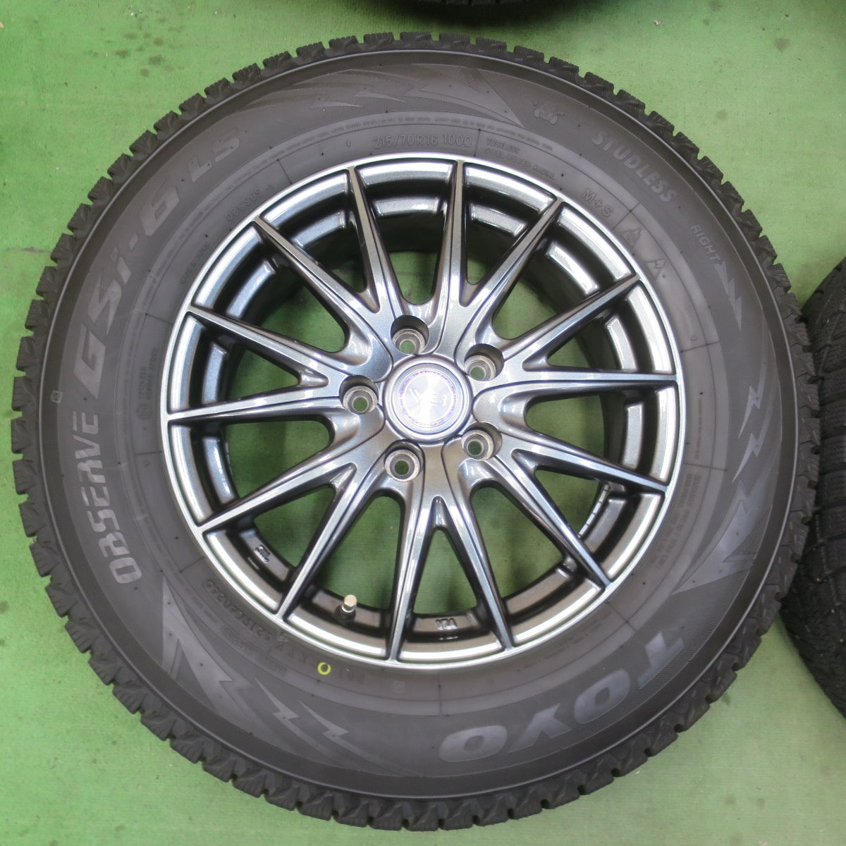 超バリ溝！24年！キレイ！9.5分以上★スタッドレス 215/70R16 トーヨー オブザーブ GSi-6 LS SHAKEDOWN VS シェイクダウン 16インチ PCD114.3/5H★6030302イス
