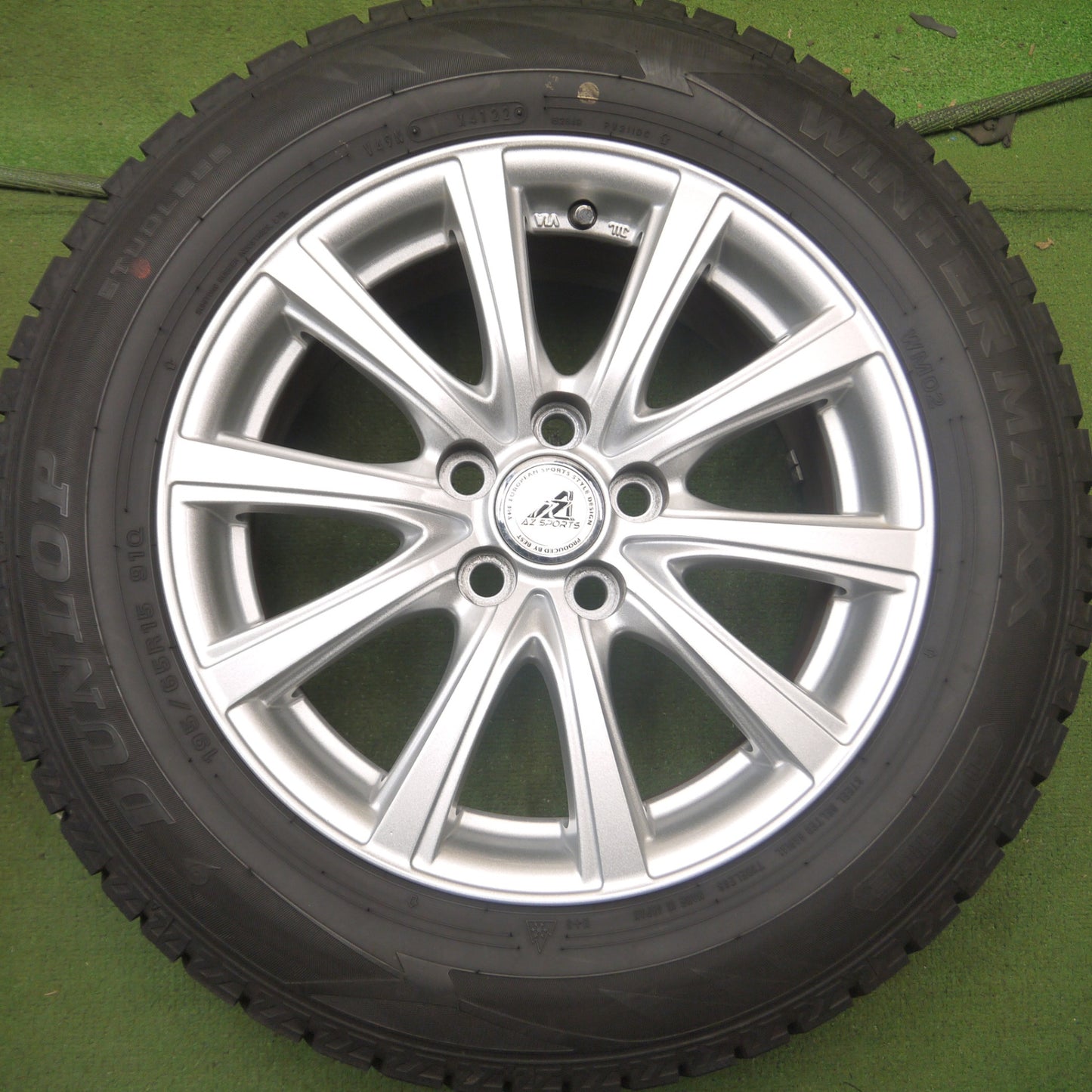 *送料無料* バリ溝！22年！キレイ！9.5分以上★プリウス等 195/65R15 スタッドレス ダンロップ ウインターマックス WM02 AZ SPORTS 15インチ PCD100/5H★4061703Hス