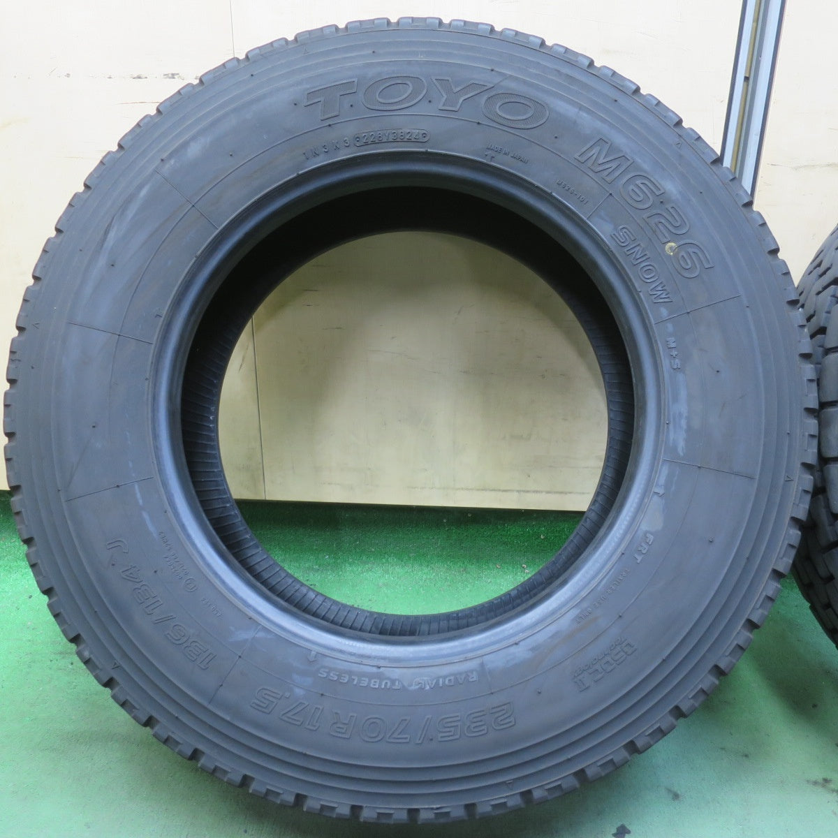 バリ溝！24年！9分★トラック 高荷重 トレーラー 等 タイヤ 235/70R17.5 136/134J トーヨー M626 オールシーズン ミックス 17.5インチ★6072907イスタ